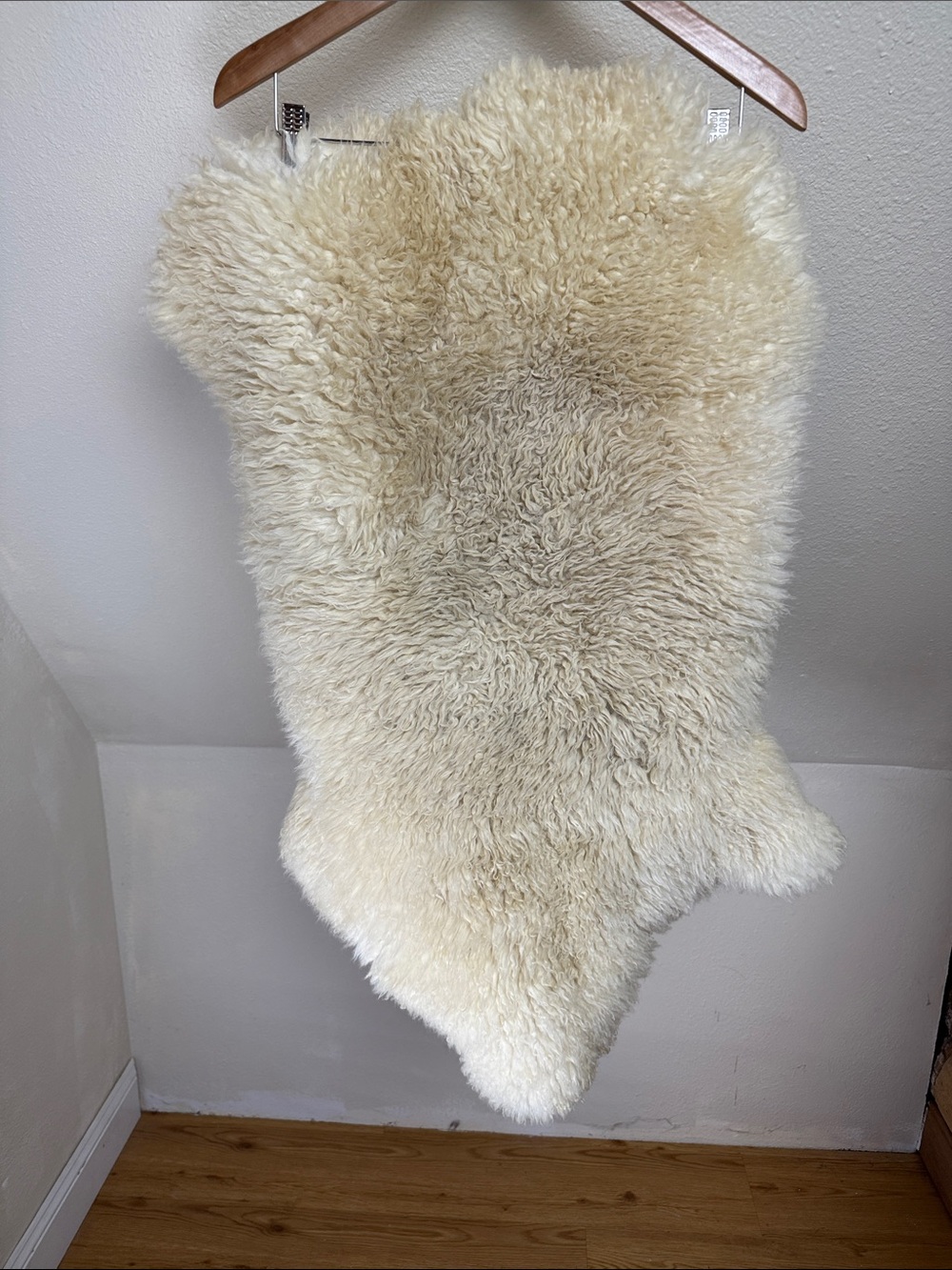 Sheepskin Rug/Hide, Cream Colored